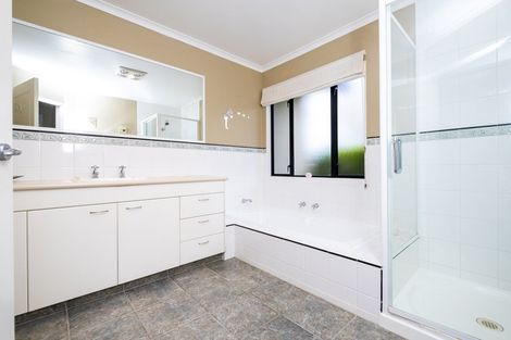 Photo of property in 2 Hikanui Place, Havelock North, 4130