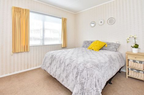 Photo of property in 2/10 Carnoustie Drive, Wattle Downs, Auckland, 2103