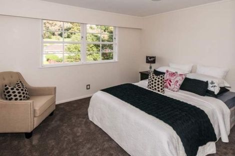 Photo of property in 14 Sovereign Place, Glenfield, Auckland, 0629