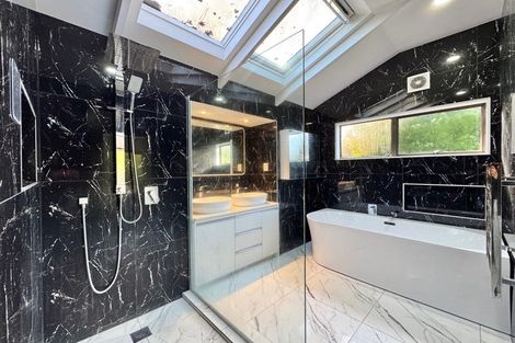 Photo of property in 11 Goodwood Drive, Goodwood Heights, Auckland, 2105