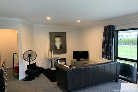 Photo of property in 146 Boord Crescent, Kumeu, 0891