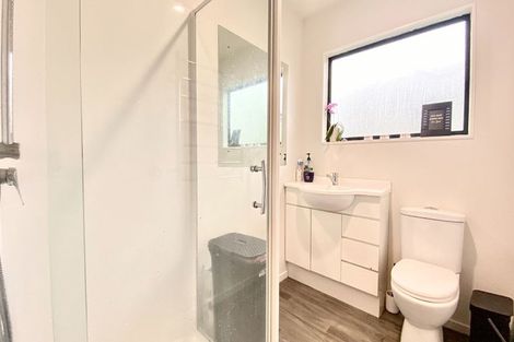 Photo of property in 5 Sunvue Road, Glen Eden, Auckland, 0602