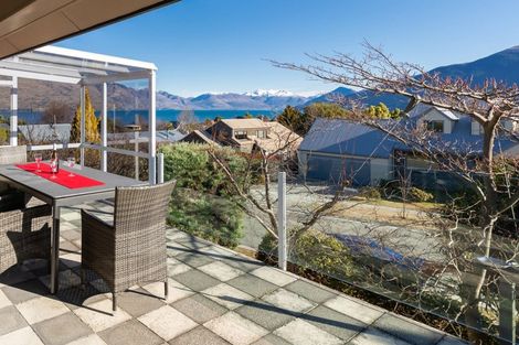 Photo of property in 11 Poplar Drive, Kelvin Heights, Queenstown, 9300