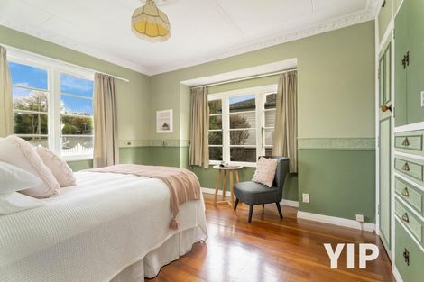 Photo of property in 6 Lyndhurst Road, Tawa, Wellington, 5028