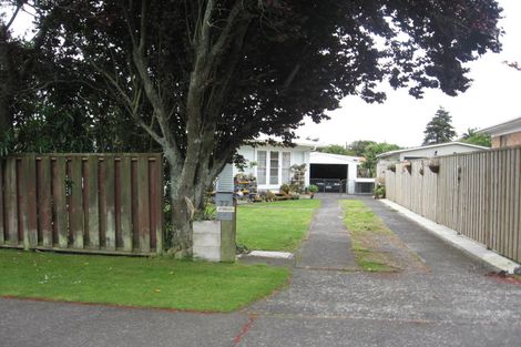 Photo of property in 77 Rosehill Drive, Rosehill, Papakura, 2113