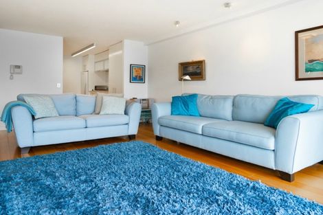 Photo of property in 74 Oriental Parade, Oriental Bay, Wellington, 6011