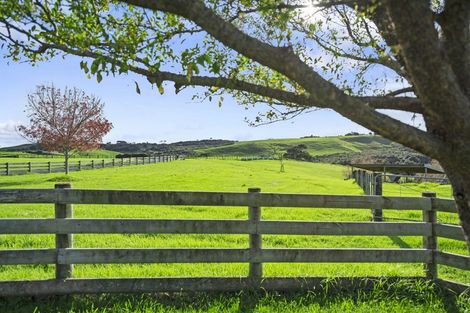 Photo of property in 68d Tuparekura Road, South Head, Helensville, 0874