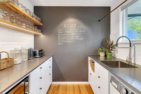 Photo of property in 33 Kent Lodge Avenue, Avonhead, Christchurch, 8042