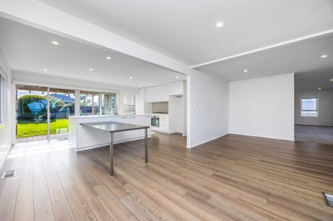 Photo of property in 74 Queen Street, Northcote Point, Auckland, 0627