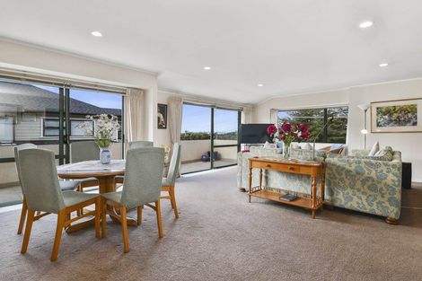 Photo of property in 35 Trotting Terrace, Fairview Heights, Auckland, 0632