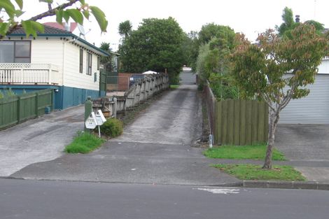 Photo of property in 16 Granville Drive, Massey, Auckland, 0614