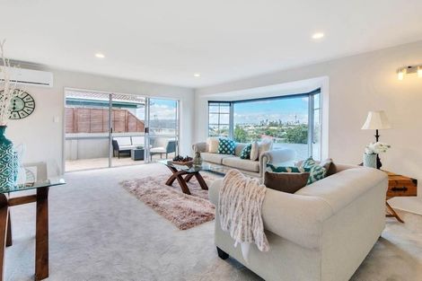 Photo of property in 2/78a Onewa Road, Northcote Point, Auckland, 0627