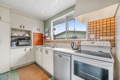 Photo of property in 28 Brightwater Crescent, Totara Park, Upper Hutt, 5018