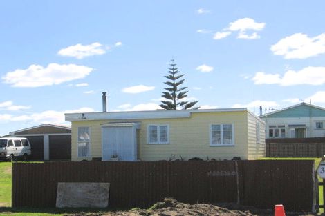 Photo of property in 31 Pratt Avenue, Foxton Beach, Foxton, 4815