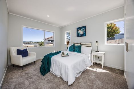 Photo of property in 4/89a Royal Road, Massey, Auckland, 0614