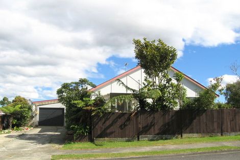 Photo of property in 3 Blueberry Grove, Timberlea, Upper Hutt, 5018