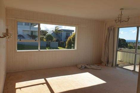 Photo of property in 2/8 Rahopara Street, Castor Bay, Auckland, 0620
