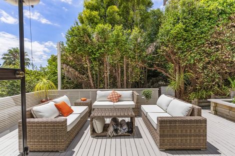 Photo of property in 5 Honeysuckle Lane, Mairangi Bay, Auckland, 0630