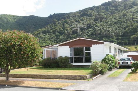 Photo of property in 3 Fremont Grove, Totara Park, Upper Hutt, 5018
