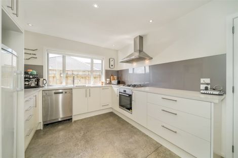 Photo of property in 77 Sunstone Crescent, Timberlea, Upper Hutt, 5018