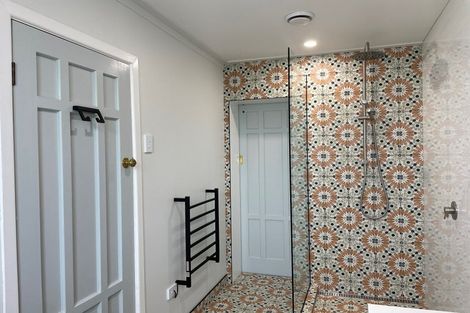 Photo of property in 2 Blacks Road, Greenhithe, Auckland, 0632