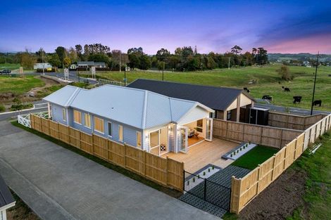 Photo of property in 113 Mutetai Road, Clarks Beach, 2122