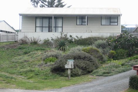Photo of property in 21 Takitimu Street, Waitarere Beach, Levin, 5510