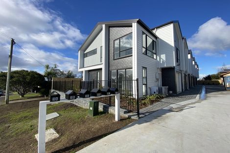 Photo of property in 3b Westall Road, New Lynn, Auckland, 0600