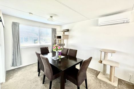 Photo of property in 2/25 Drome View Place, Beach Haven, Auckland, 0626