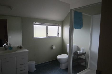 Photo of property in 12a Cambridge Street, Tawa, Wellington, 5028