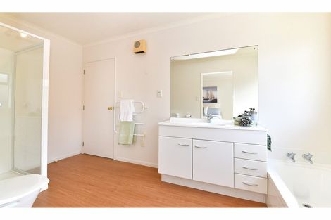 Photo of property in 19 Francis Skinner Place, Orewa, 0931