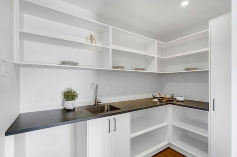 Photo of property in 16 Rich Rise, Havelock North, 4130