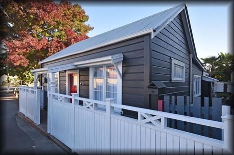 Photo of property in 2 Chaucer Road, Hospital Hill, Napier, 4110