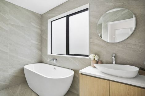 Photo of property in 28d Walker Road, Point Chevalier, Auckland, 1022