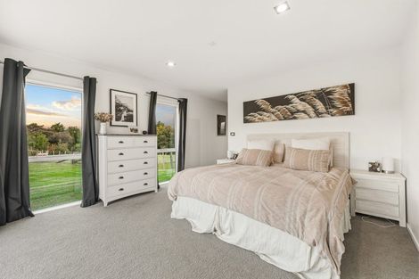 Photo of property in 1 Ngaire Close, Wainui, Silverdale, 0994