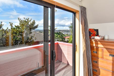 Photo of property in 2/12 Spears Place, Botany Downs, Auckland, 2010