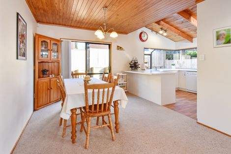 Photo of property in 2/12 Spears Place, Botany Downs, Auckland, 2010