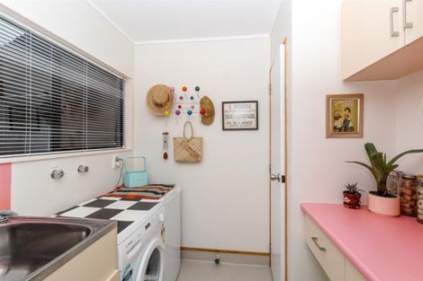 Photo of property in 10 Frank Frethey Place, Highlands Park, New Plymouth, 4312