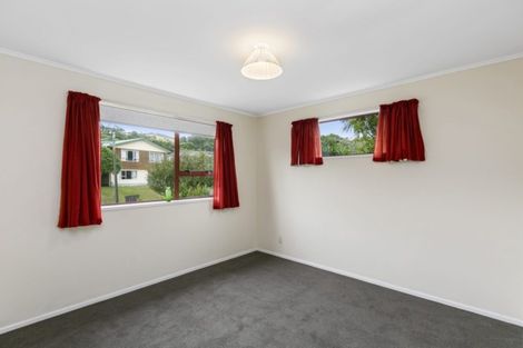 Photo of property in 4 Bloomsbury Grove, Newlands, Wellington, 6037