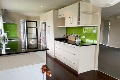Photo of property in 38 Gosford Drive, Botany Downs, Auckland, 2010