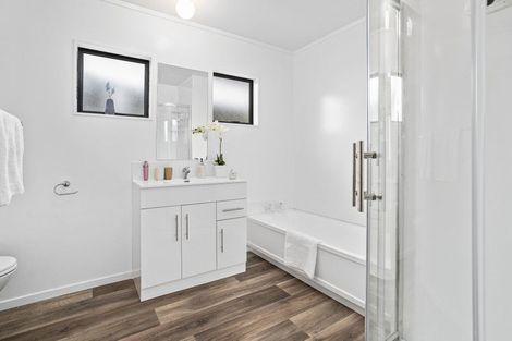 Photo of property in 1/47 West Harbour Drive, West Harbour, Auckland, 0618