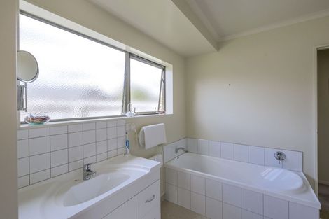 Photo of property in 23 Leanne Way, Waikanae Beach, Waikanae, 5036