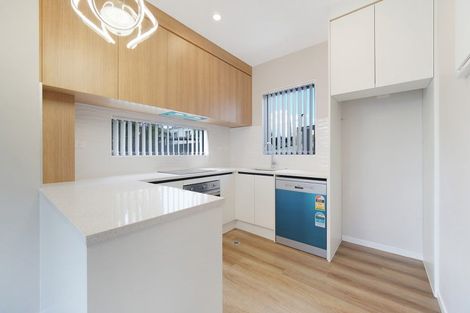 Photo of property in 2 Don Oliver Lane, Glen Eden, 0602