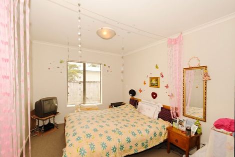 Photo of property in 11 Barnea Circle, Glen Eden, Auckland, 0602