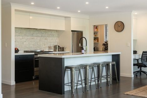 Photo of property in 2 Rochfort Crescent, Pyes Pa, Tauranga, 3112