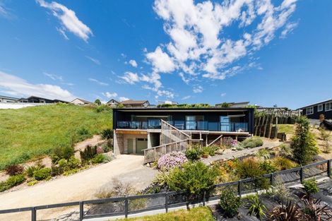 Photo of property in 121 Cashmere Drive, Fitzherbert, Palmerston North, 4410