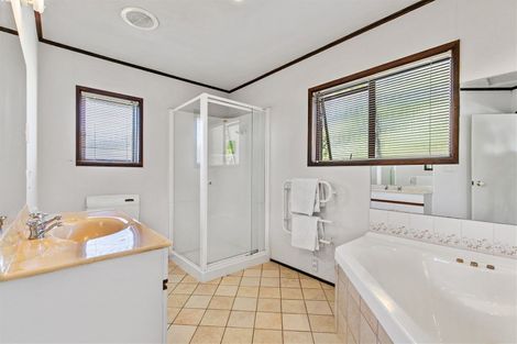 Photo of property in 73a Island Bay Road, Beach Haven, Auckland, 0626