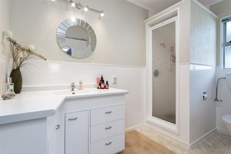 Photo of property in 8 Lauderdale Road, Papakowhai, Porirua, 5024