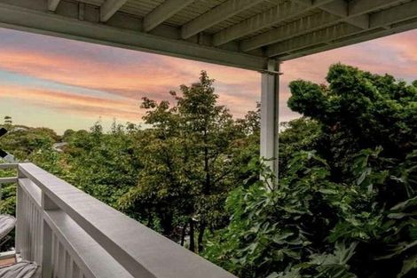 Photo of property in 10 Dyers Pass Road, Cashmere, Christchurch, 8022