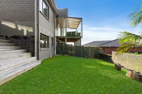 Photo of property in 13 Bartells Drive, Goodwood Heights, Auckland, 2105